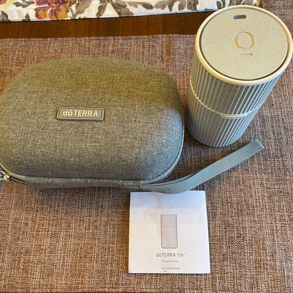 doTERRA Pilot Gray Travel Set with Diffuser